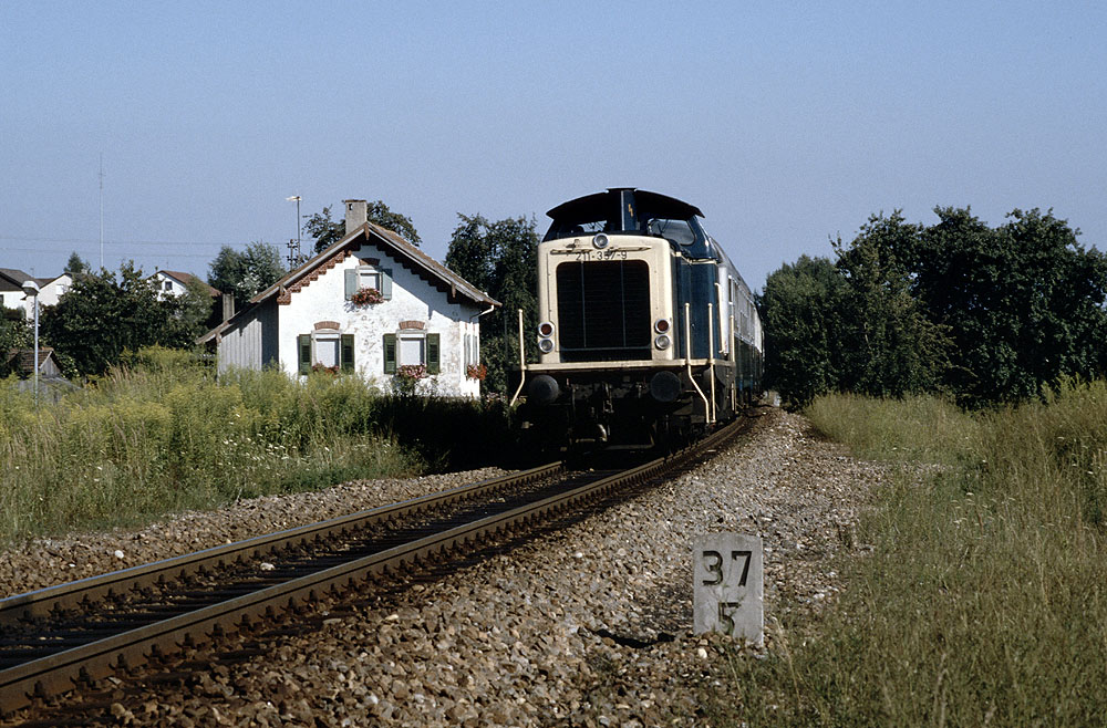 https://www.eisenbahnfotograf.de/datei/August 1986/980216 DB 211357 Bermatingen 7.8.86 E3748.jpg